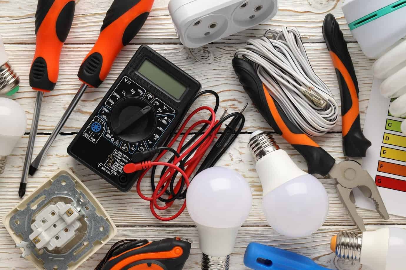 Sikker strøm i hjemmet: Sådan finder du den rette elektriker i Køge